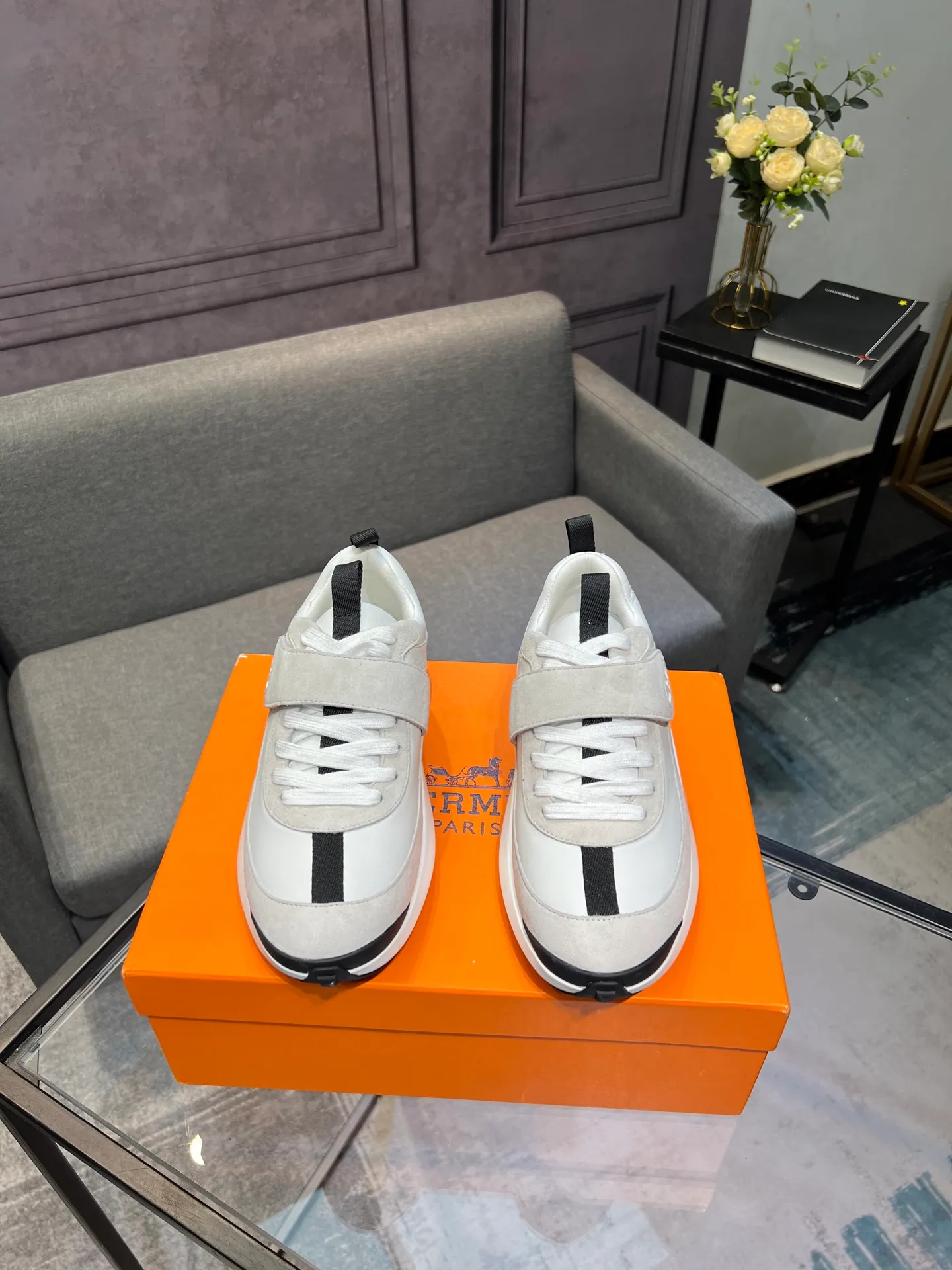 Men's shoes 💰600 Actual photos 🎬 [Hermès] Couple style, official website synchronization Counter quality French Paris catwalk style Simple and classic Imported original fabric Original 1:1 outsole! The highest version on the market! Size: Female 35-41. Male 39-45 (female 41, male 45 customized)